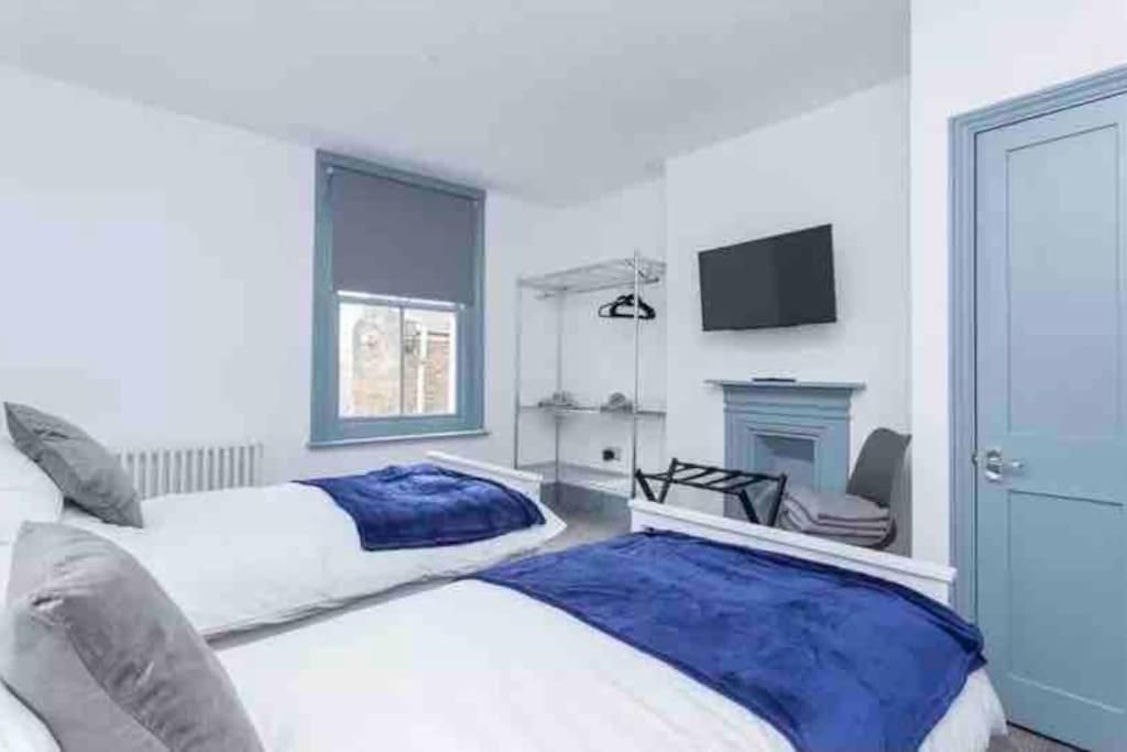 Modern Georgian Townhouse By Old Town & The Holiday home *