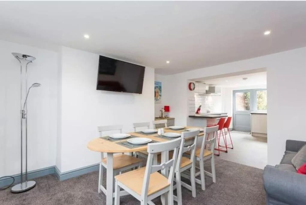 Holiday home Modern Georgian Townhouse By Old Town & The