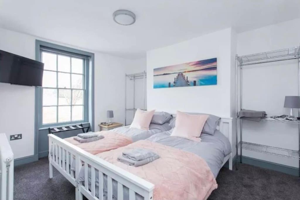 Holiday home Modern Georgian Townhouse By Old Town & The