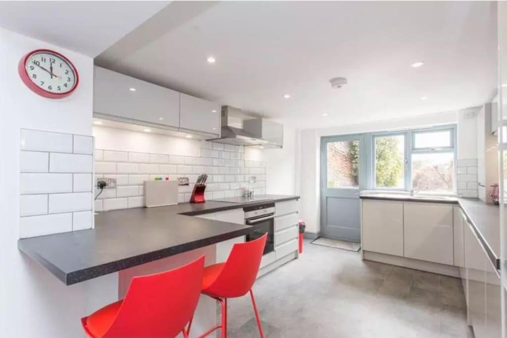 Holiday home Modern Georgian Townhouse By Old Town & The *